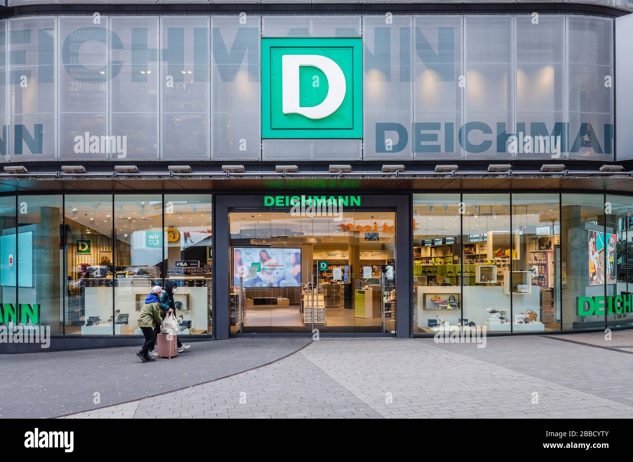 30.03.2020, Essen, Ruhr area, North Rhine-Westphalia, Germany - Closed  Deichmann branch on Limbecker Strasse, Deichmann does not want to pay its  rents Stock Photo - Alamy