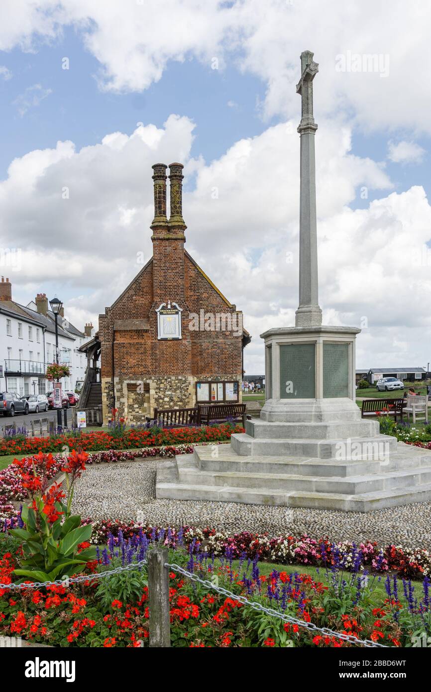 16th century Moot Hall, with the War Memorial in the foreground, in the seaside resort of Aldeburgh, Suffolk, UK Stock Photo