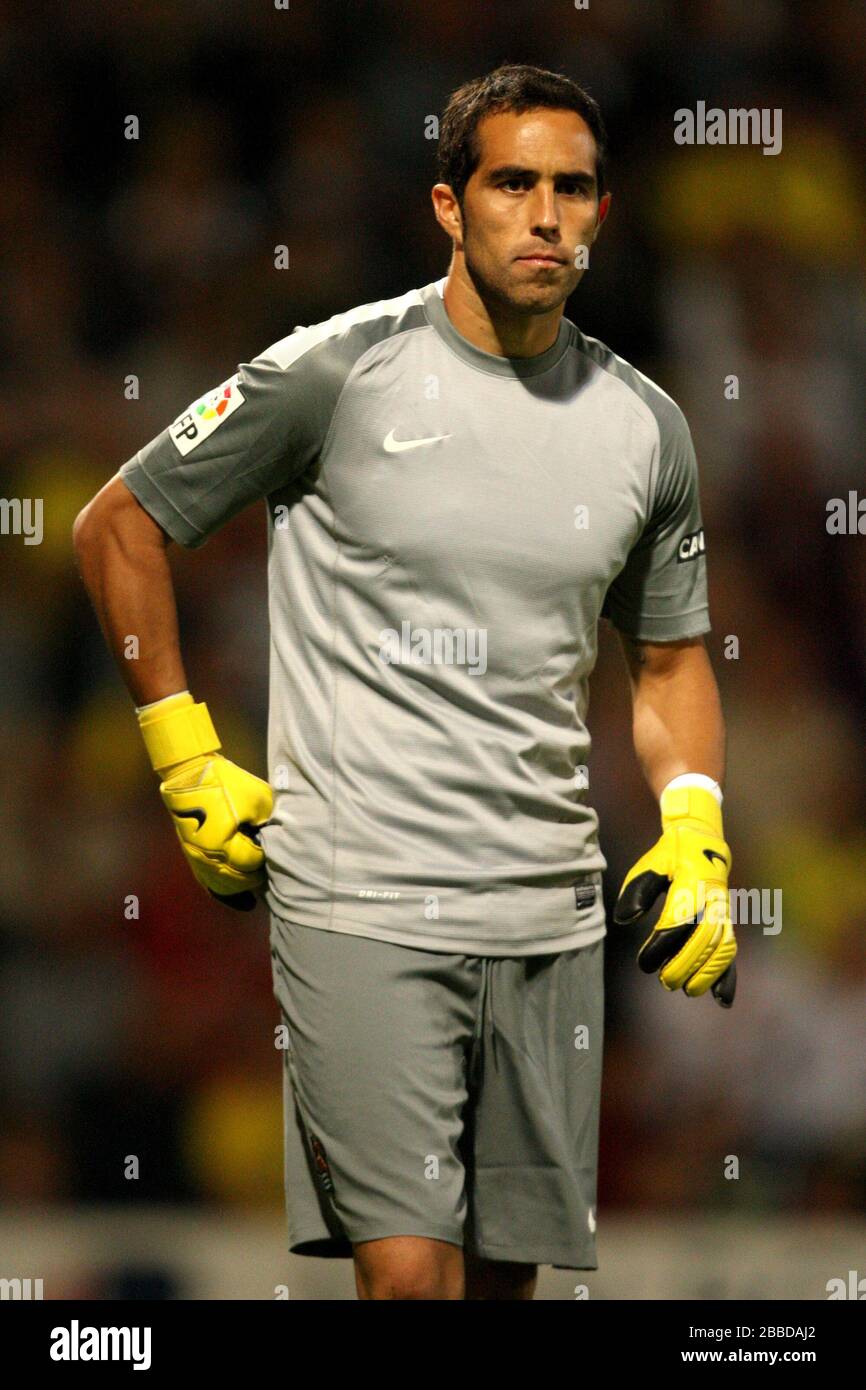 Claudio Bravo, Real Sociedad goalkeeper Stock Photo - Alamy
