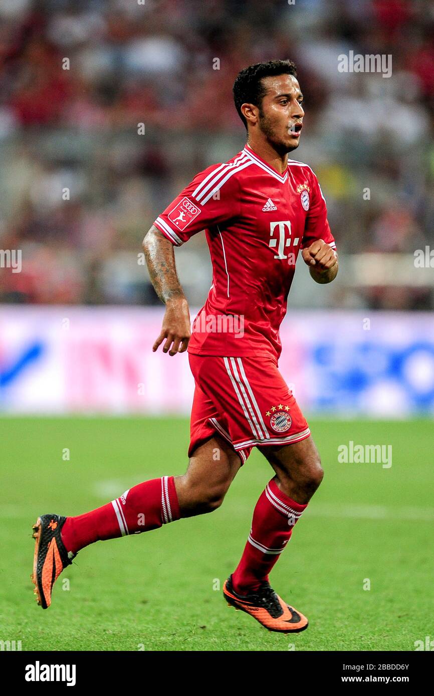 Photo Dédicacée Thiago Alcantara (FC Bayern Munich) - 12x8 - Signée à La Main Avec COA