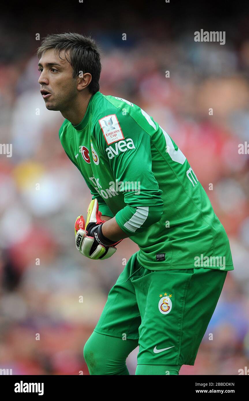 Galatasaray Goalkeeper Fernando Muslera Stock Photo Alamy