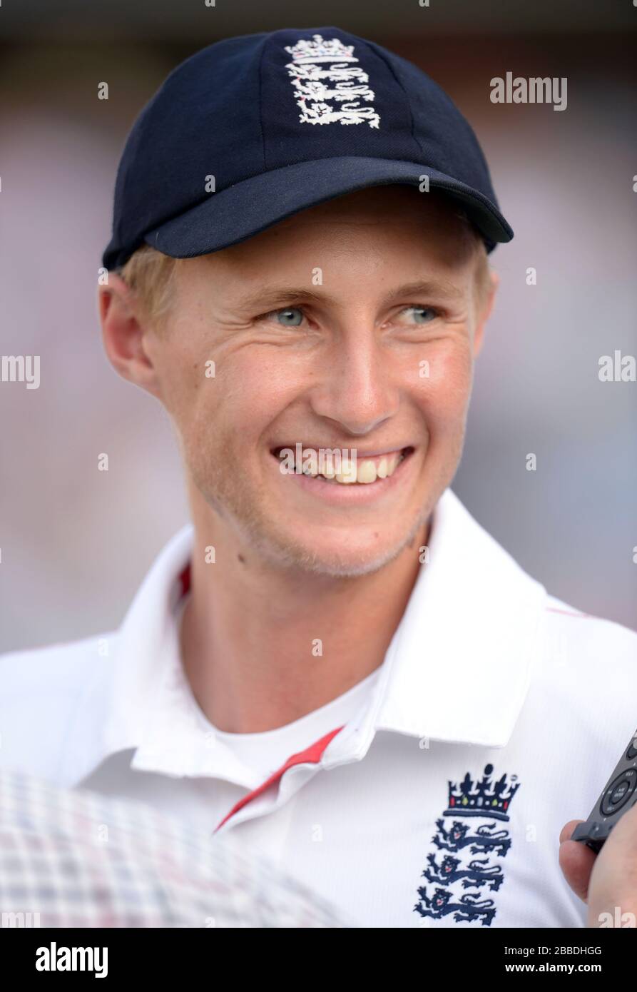 England S Joe Root Celebrates Getting The Man Of The Match Award At The Close Of Play On Day Four Of The Second Investec Ashes Test At Lord S Cricket Ground Stock Photo