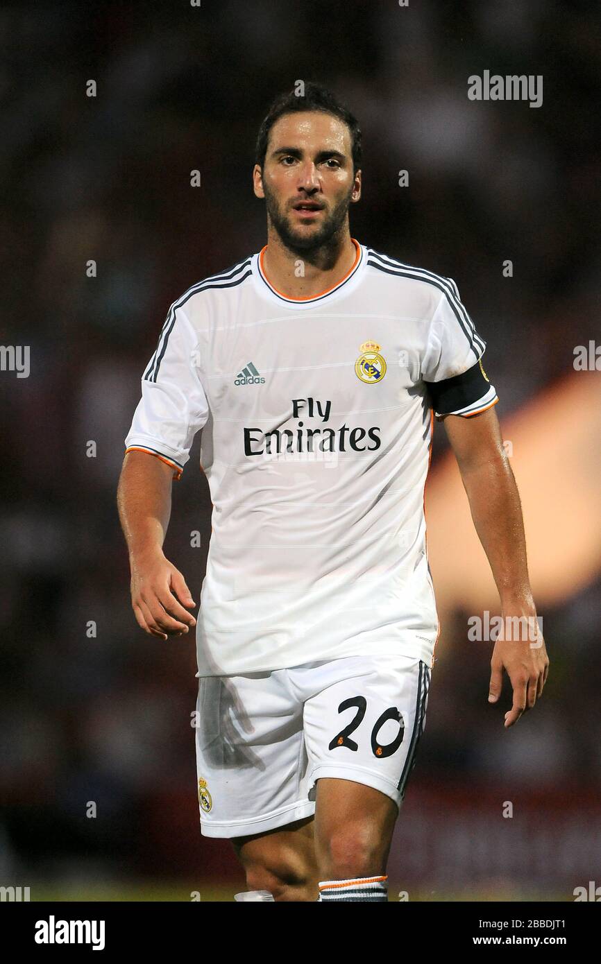 Higuain online real madrid