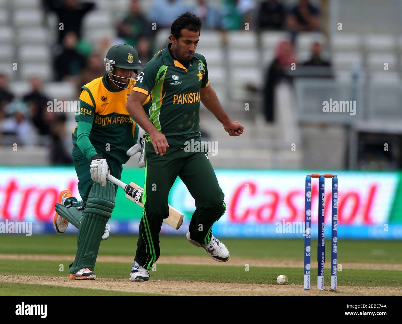 Robin Riaz Robin Pakistan's Wahab Riaz tries to run out South Africa's Robin Peterson by ...