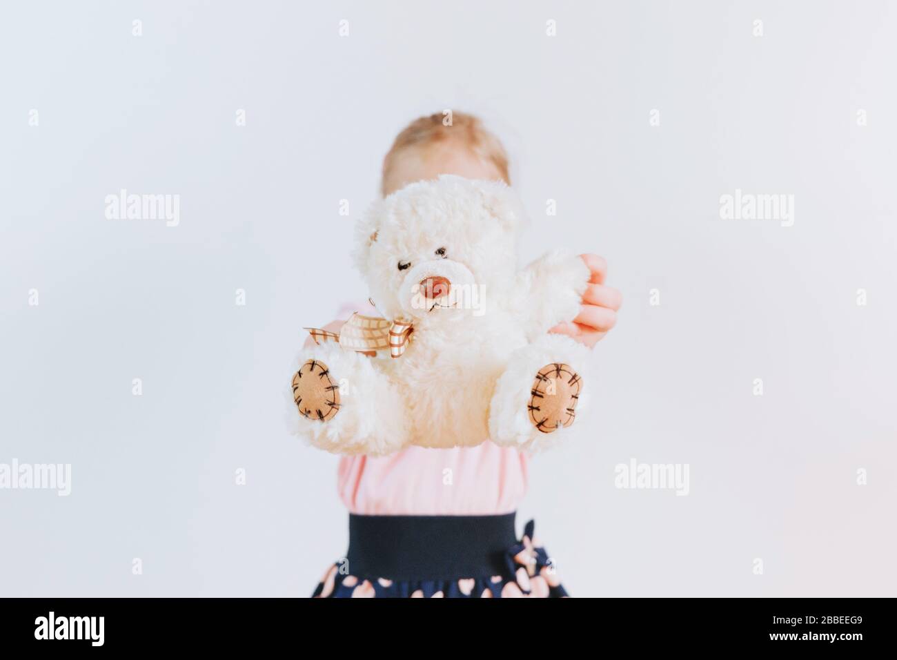 Child holding teddy bear High Resolution Stock Photography and Images ...