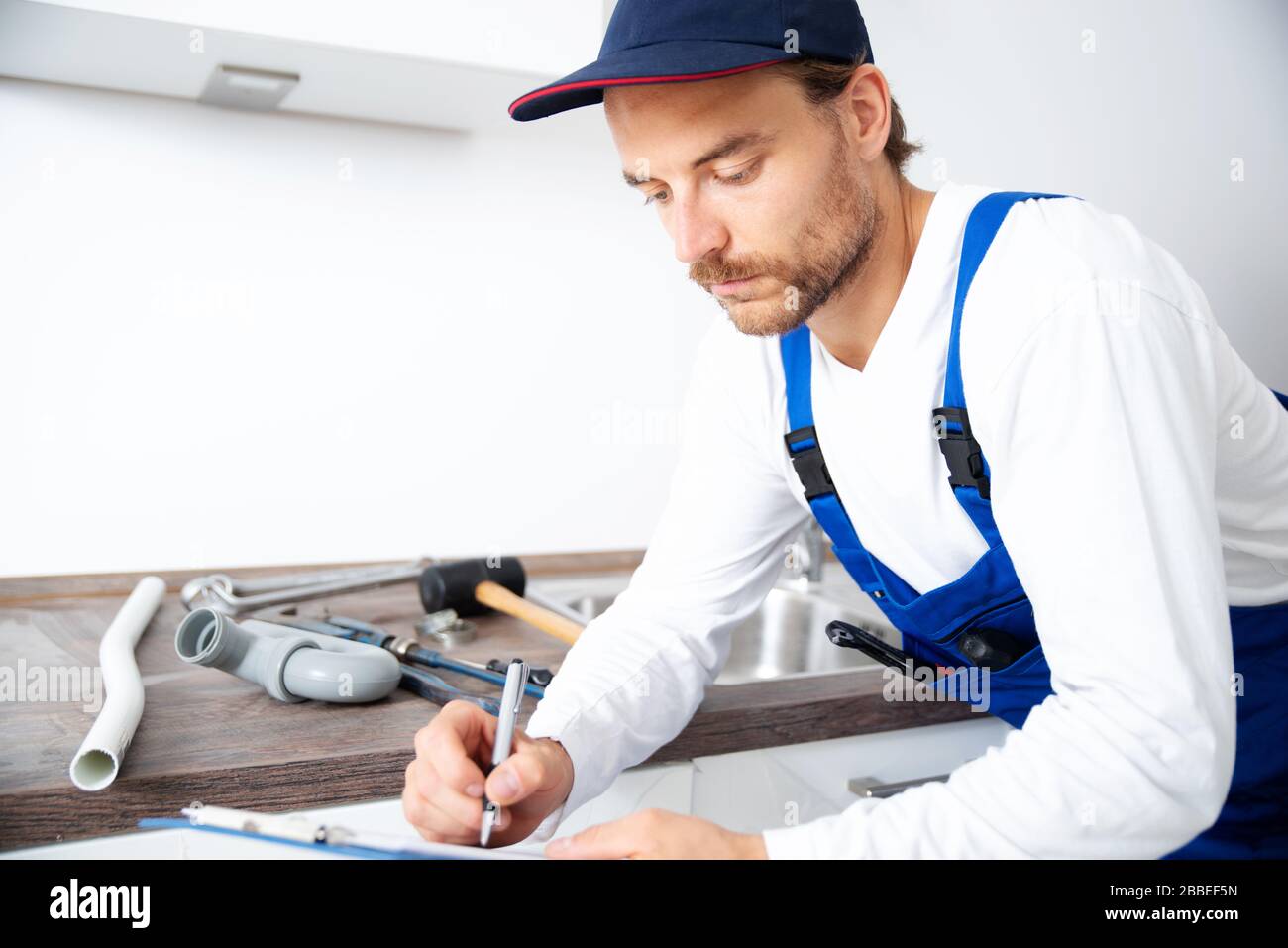 An installer notes something on a clipboard Stock Photo