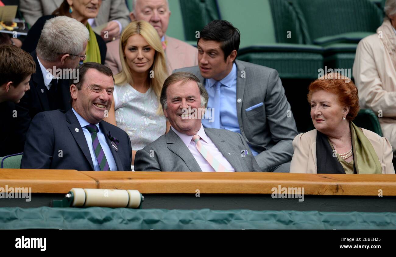 Tess Daly, Vernon Kay, Sir Terry Wogan and Lady Helen Wogan in the Royal Box on Centre Court Stock Photo