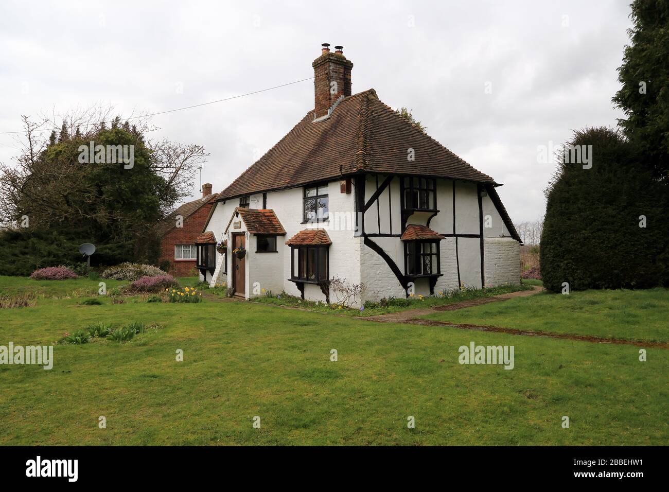Traditional half timbered Kent cottage outside Doddington near Sittingbourne in Kent, England Stock Photo