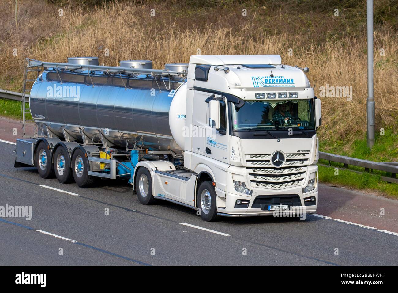 Mercedes hgv lorry hi-res stock photography and images - Page 2 - Alamy