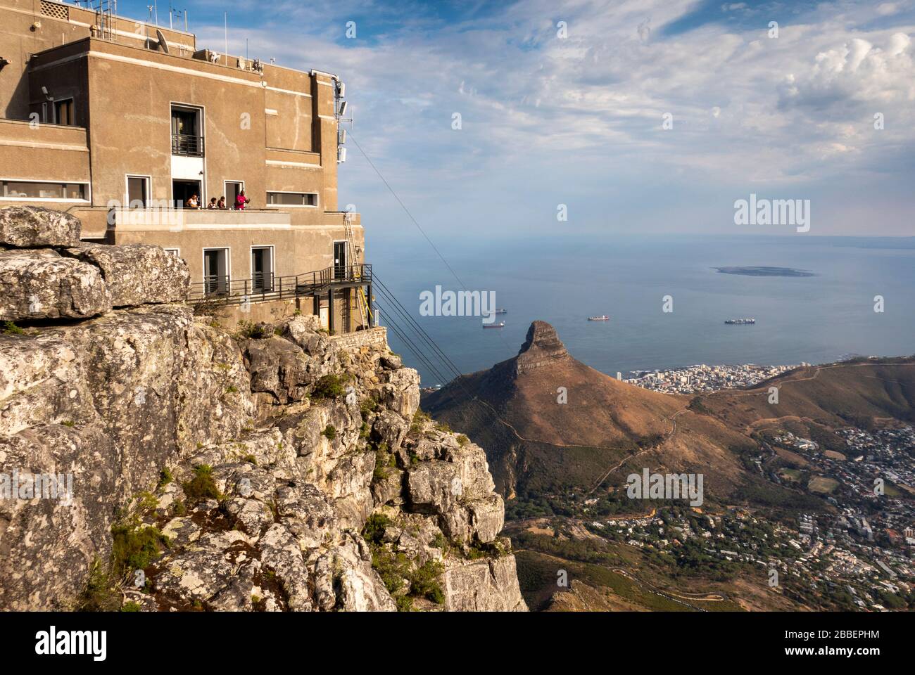 South Africa, Cape Town, Tafelberg Road, Table Mountain, elevated view of upper Aerial Cableway station with Robben Island in Atlantic Ocean beyond Li Stock Photo