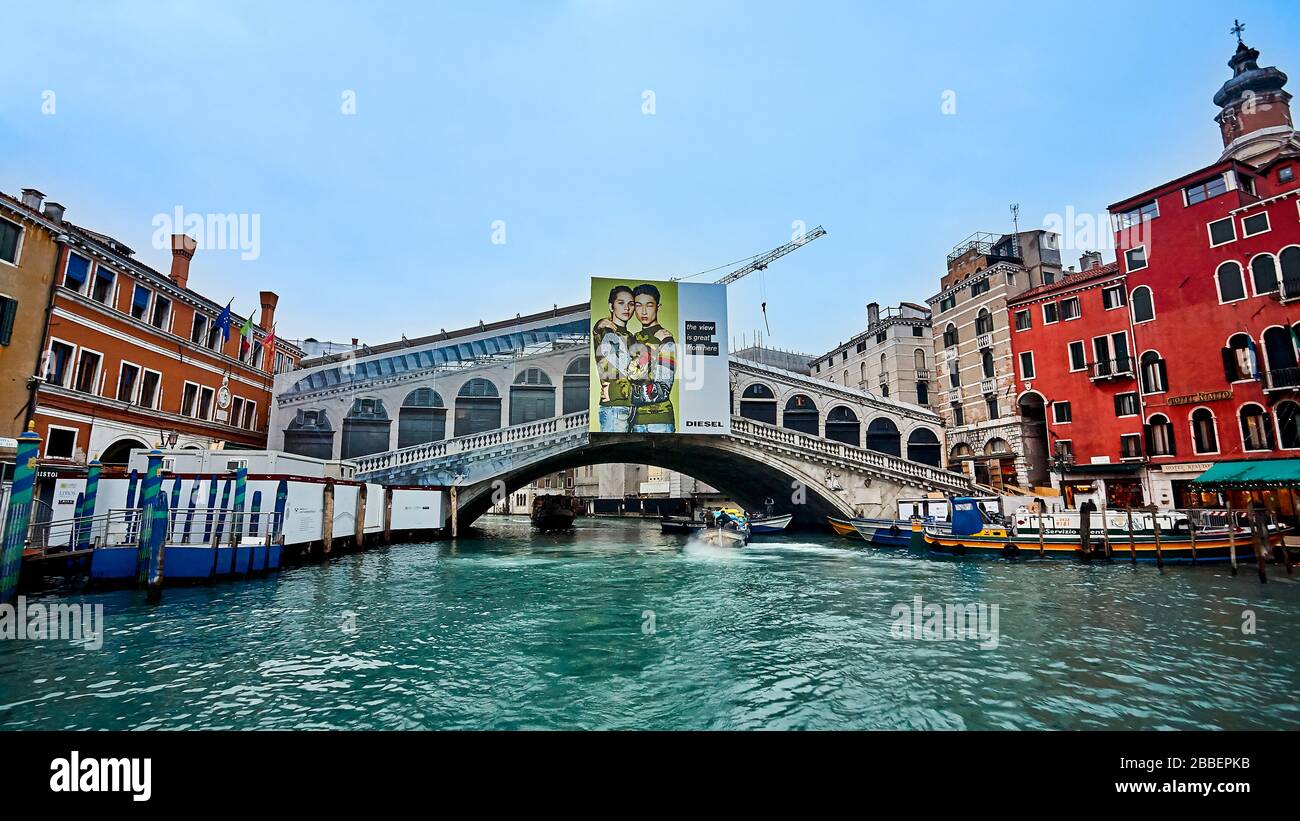 The Rialto Bridge (Ponte di Rialto) Venice Sicily under restoration. Venice, the capital of northern Italy’s Veneto region, is built on 118 small isla Stock Photo