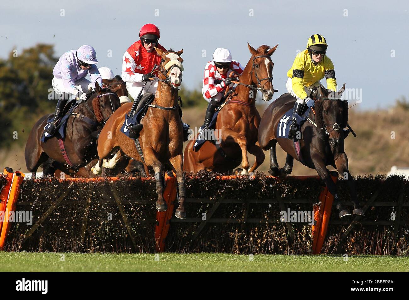 Topenhall ridden by Charlie Poste (R) and Beausang ridden by Paul Moloney jump together during the Warrens of Warwick 34 Years Anniversary Handicap Hu Stock Photo