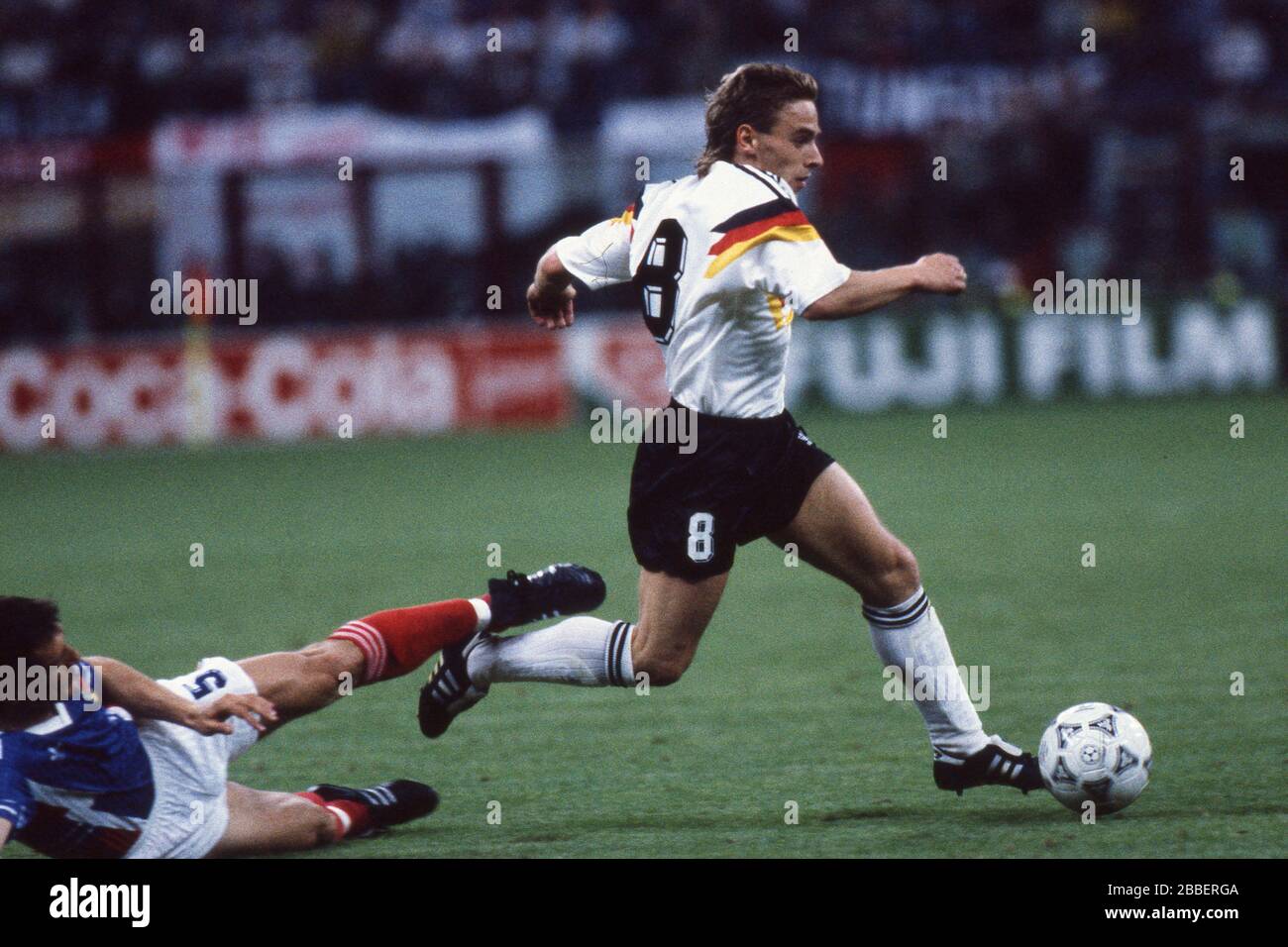 Thomas HAESSLER, Germany, right, pursued in duels versus Faruk HADZIBEGIC (Yugoslavia), duels, action, Germany GER BRD - Yugoslavia YUG 4: 1 (2: 0), preliminary round, final round 1st matchday, group D, 06/19/1990 in Milan, Football World Cup 1990 in Italy, 1989, | usage worldwide Stock Photo