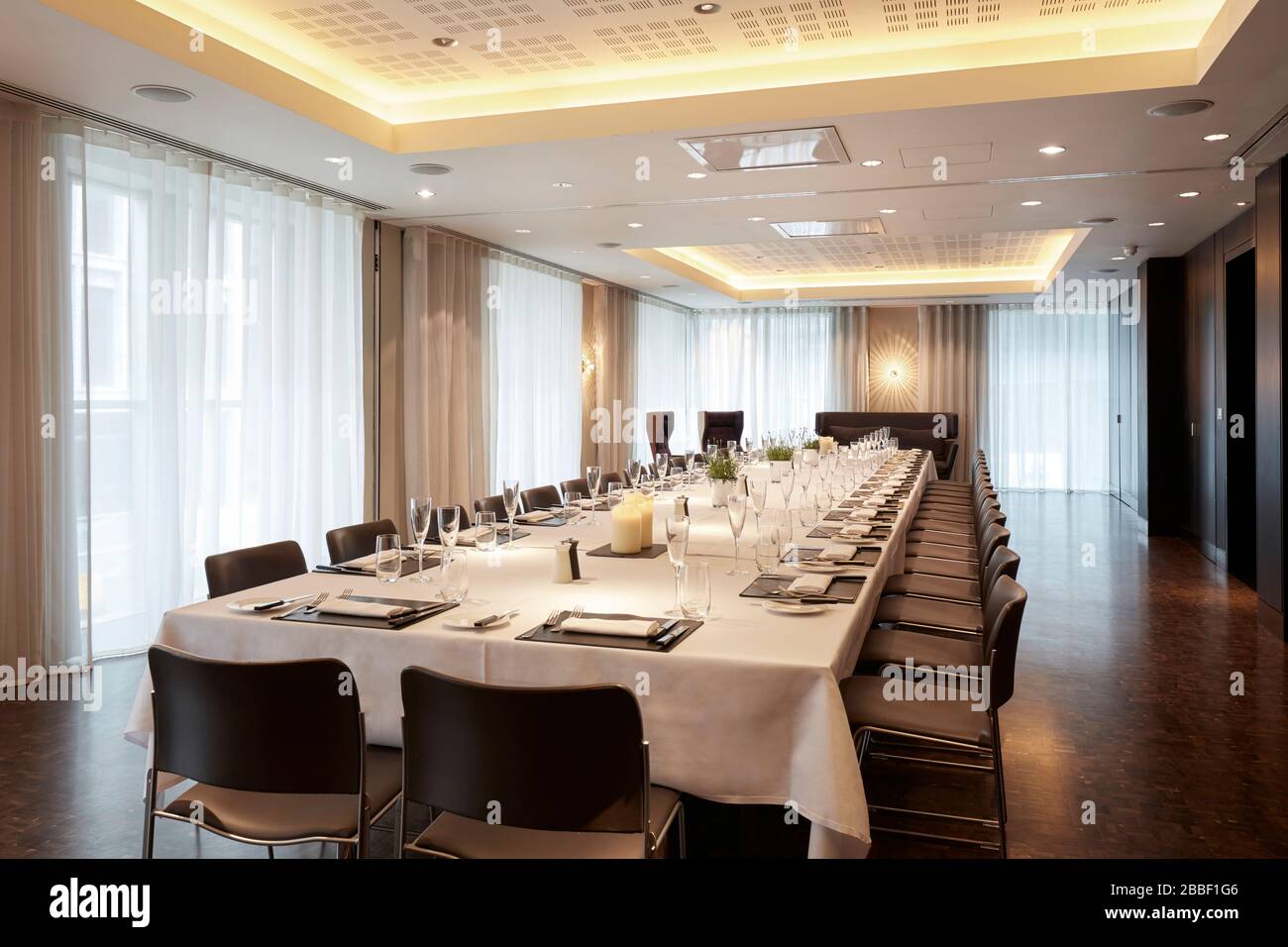 Meeting room windows hi-res stock photography and images - Alamy