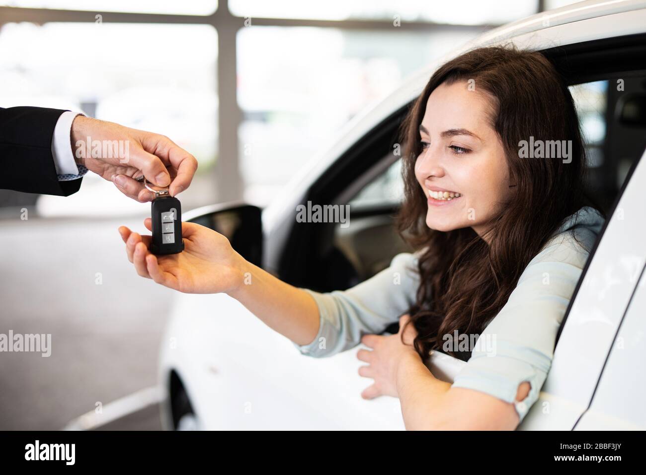 Car keys hands showroom hi-res stock photography and images - Alamy