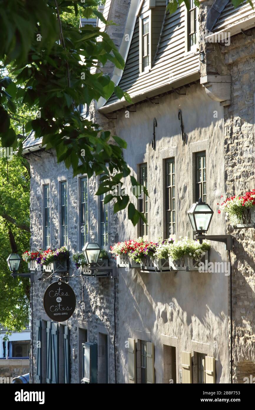 Facades of Colonial-style stone buildings (one of which is plastered with cement rendering) dating back to the mid 1700s in Old Quebec City.  Rue sous le Fort, Lower Town, Quebec City, Province of Quebec, Canada Stock Photo