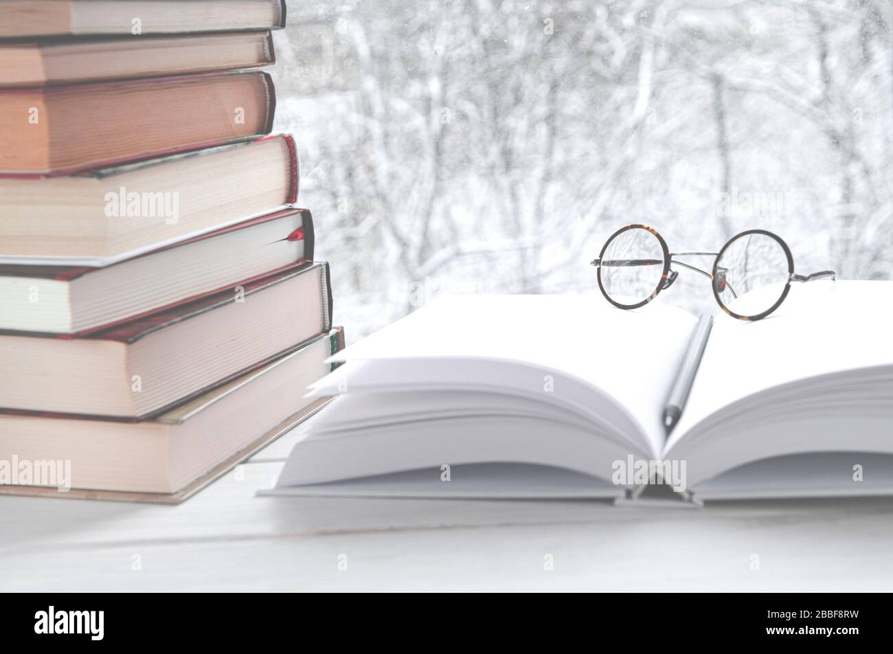 Books stack window winter hi-res stock photography and images - Alamy