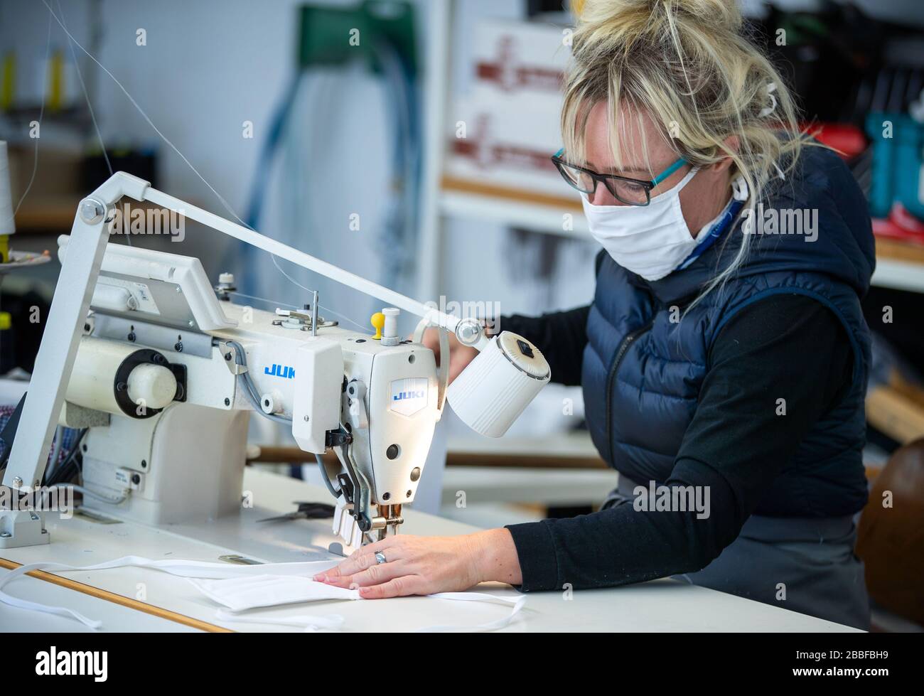 Wendisch Waren, Germany. 31st Mar, 2020. Employee Daniela Grunow sews masks for protection against corona viruses in the Ber-Bek company. The company normally produces chef's jackets and clothing for restaurant kitchens and switched production to protective masks a few days ago. Masks of different sizes and colours are sewn according to customer orders. Credit: Jens Büttner/dpa-Zentralbild/dpa/Alamy Live News Stock Photo