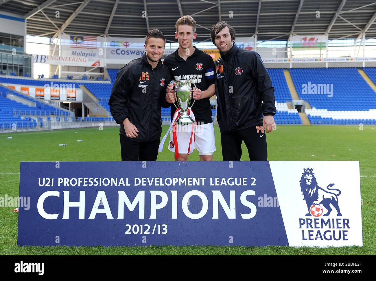 Charlton Athletic assistant sports scientist Jared RobertsSmith (left