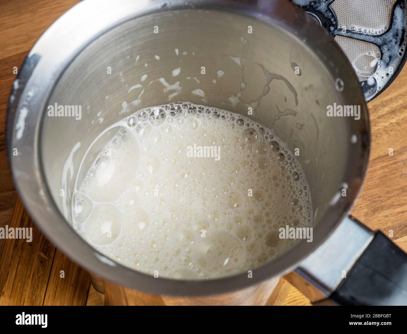 https://c8.alamy.com/comp/2BBFGBT/frothy-barista-style-oat-milk-in-a-stainless-steel-milk-frother-2BBFGBT.jpg