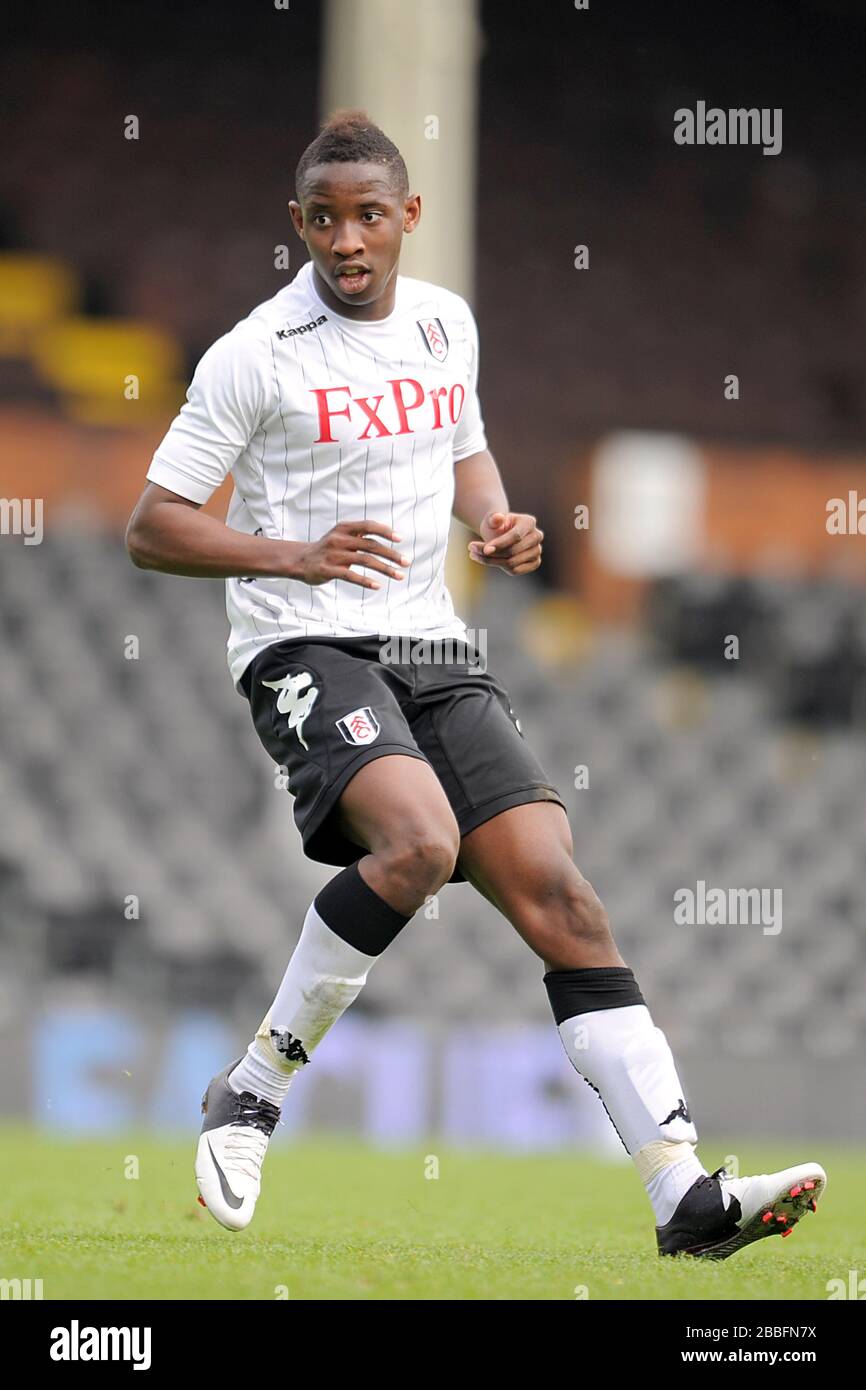 Moussa Dembele Fulham Stock Photo Alamy
