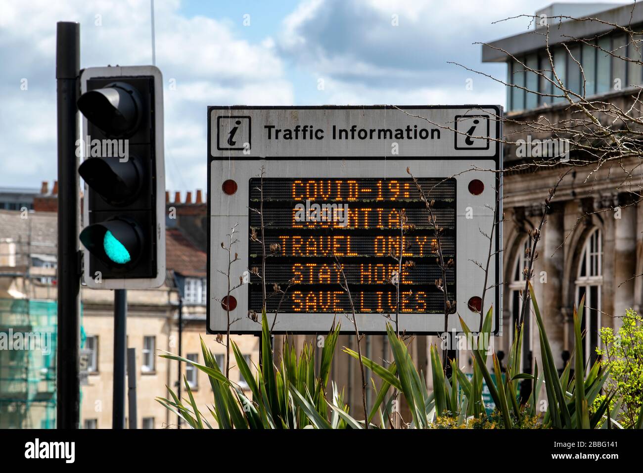Covid 19 social distancing signage display hi-res stock photography and ...