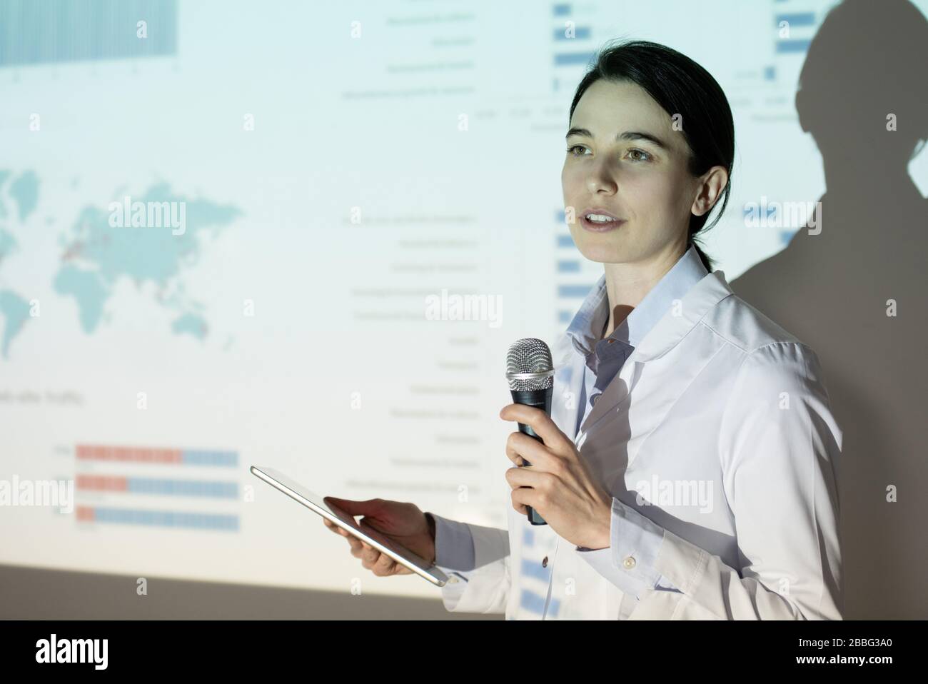 Woman in lab coat hi-res stock photography and images - Alamy