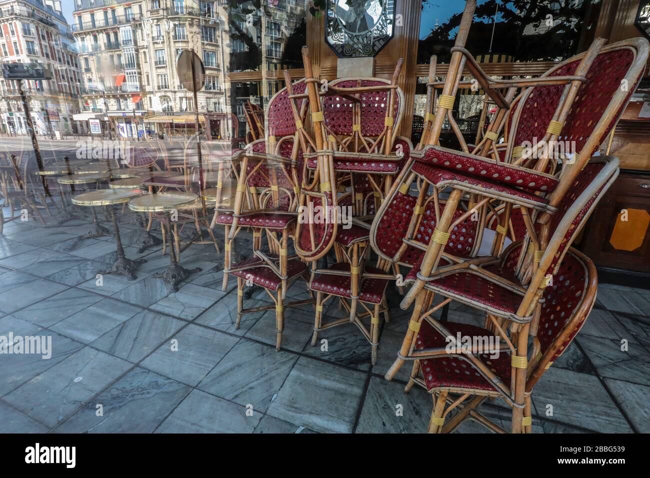 CORONAVIRUS: CAFES CLOSED, CONFINED CHAIRS  PARIS Stock Photo