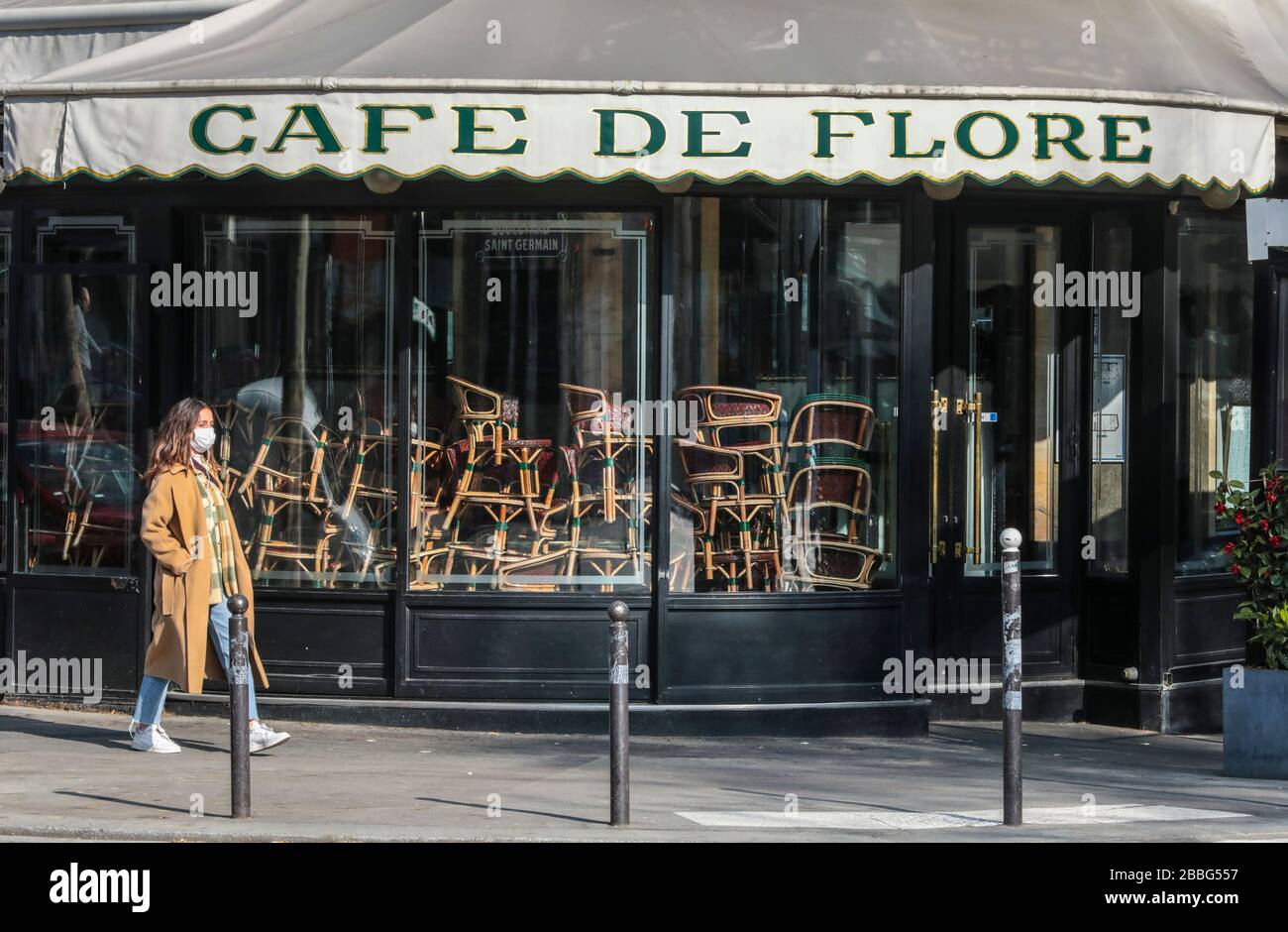 CORONAVIRUS: CAFES CLOSED, CONFINED CHAIRS  PARIS Stock Photo