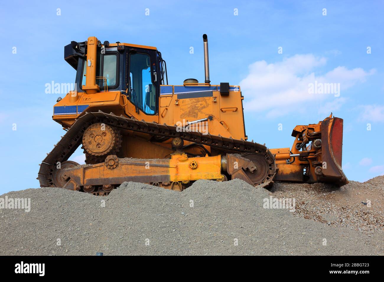 construction machine, bulldozer, bulldozer or flat excavator, tracked vehicle  /  Baumaschine, Planierraupe, auch Schubraupe, Bulldozer oder Flachbagg Stock Photo