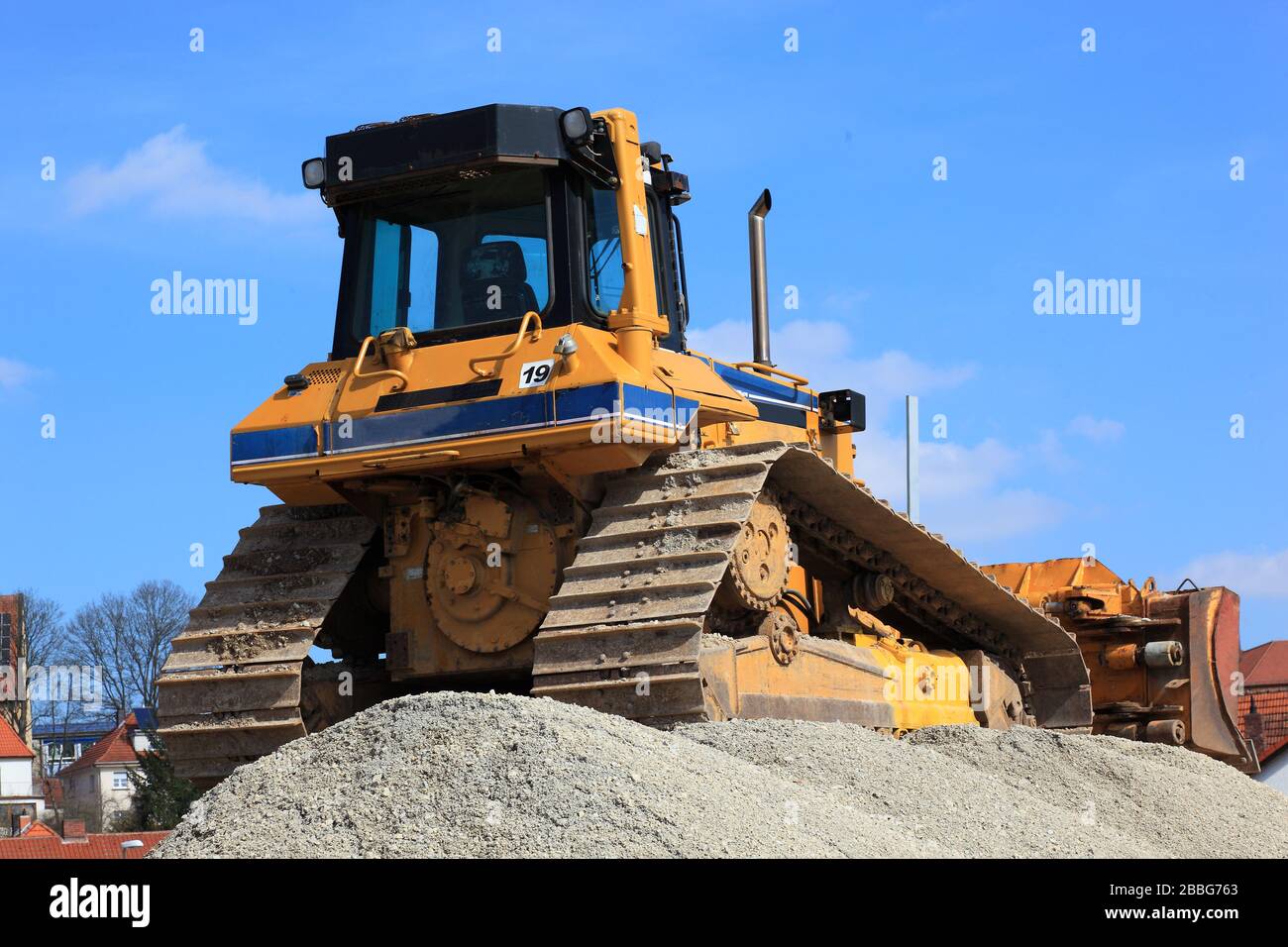 construction machine, bulldozer, bulldozer or flat excavator, tracked vehicle  /  Baumaschine, Planierraupe, auch Schubraupe, Bulldozer oder Flachbagg Stock Photo