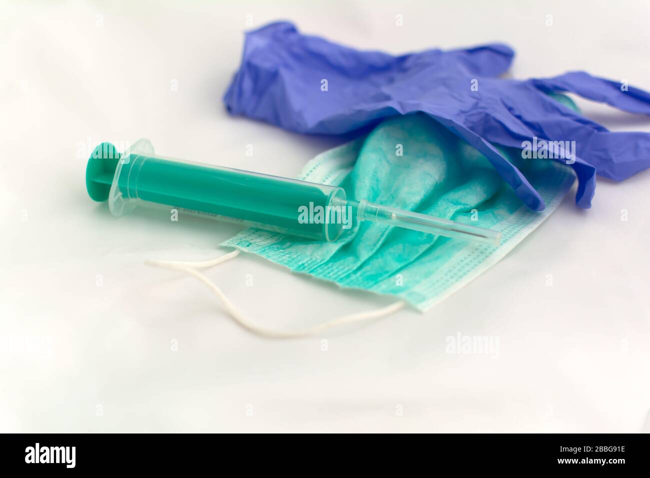 Download Disposable Face Mask High Resolution Stock Photography And Images Alamy Yellowimages Mockups