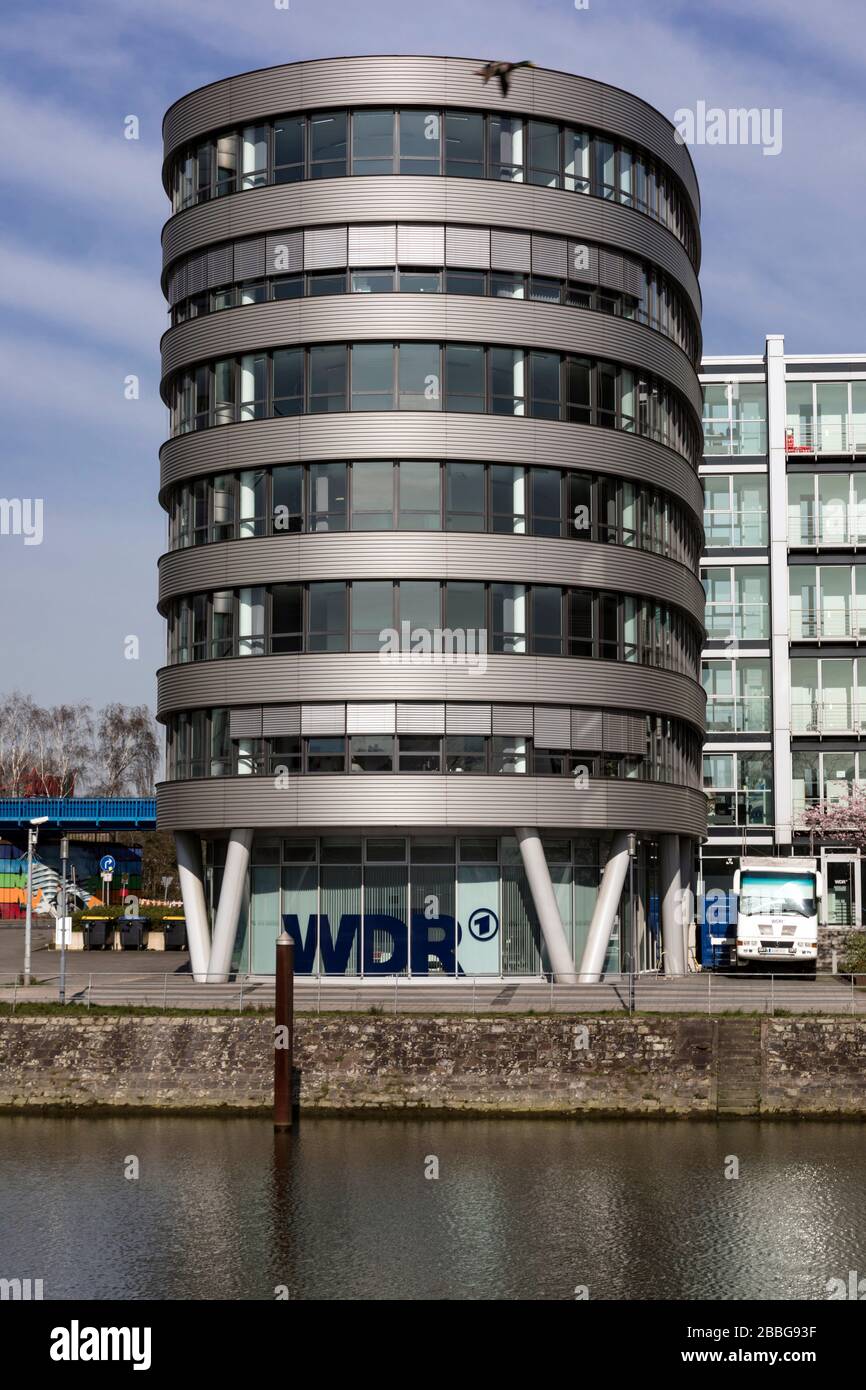 Marina Duisburg The Marina In The Inner Harbor In Front Of The Five Boats With The Wdr Studio Gastronomie And Novita Bkk Stock Photo Alamy