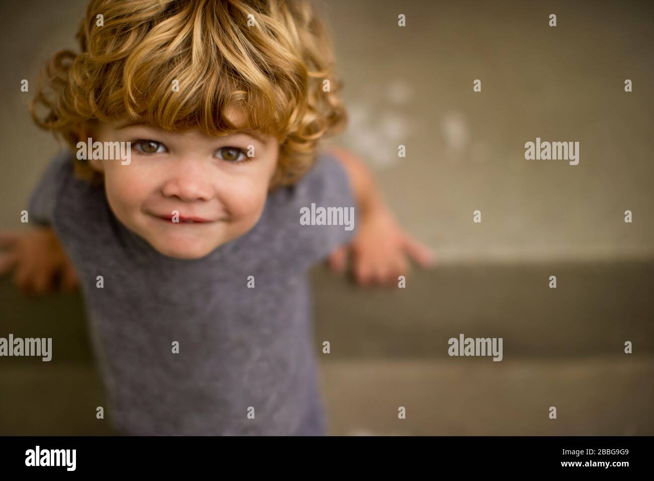 Child child sitting on steps hi-res stock photography and images - Alamy