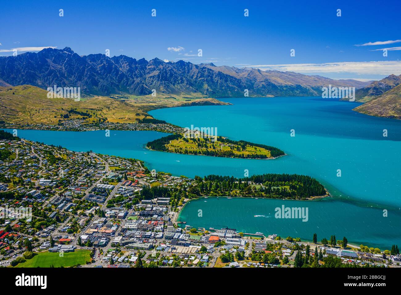 panoramic view of glacier lake wakatipu at Queenstown Stock Photo - Alamy