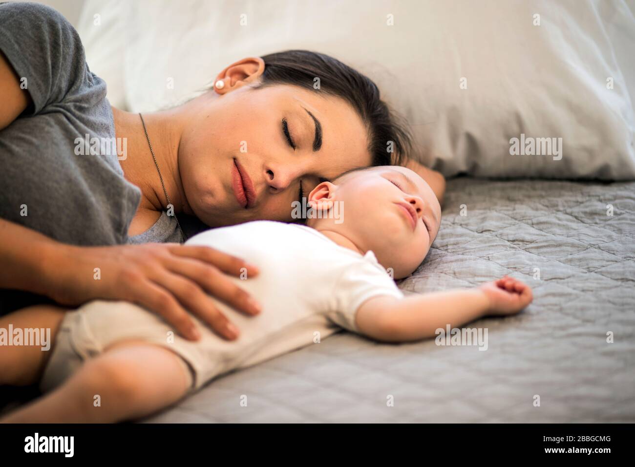 Mother and her baby girl sleeping Stock Photo - Alamy