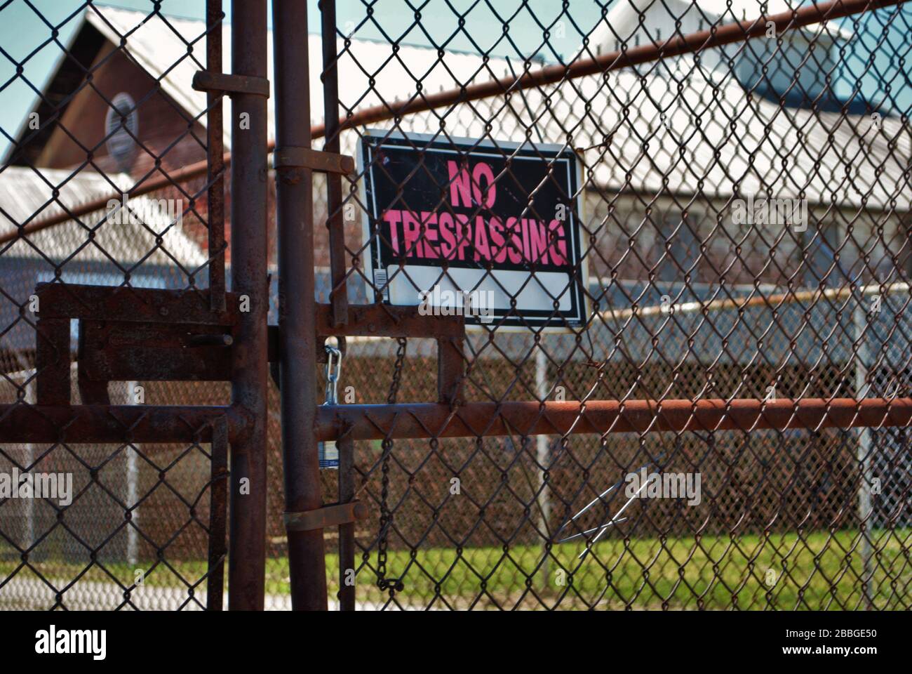 No entry sign chain hi-res stock photography and images - Alamy