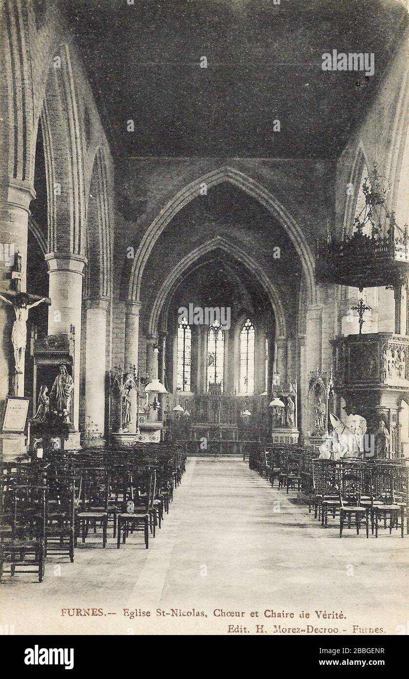 Vintage postcard showing the interior of the Sint-Niklaaskerk (Eglise St-Nicolas) in Veurne (Furnes in French) in the early 20th century, Veurne is a Stock Photo
