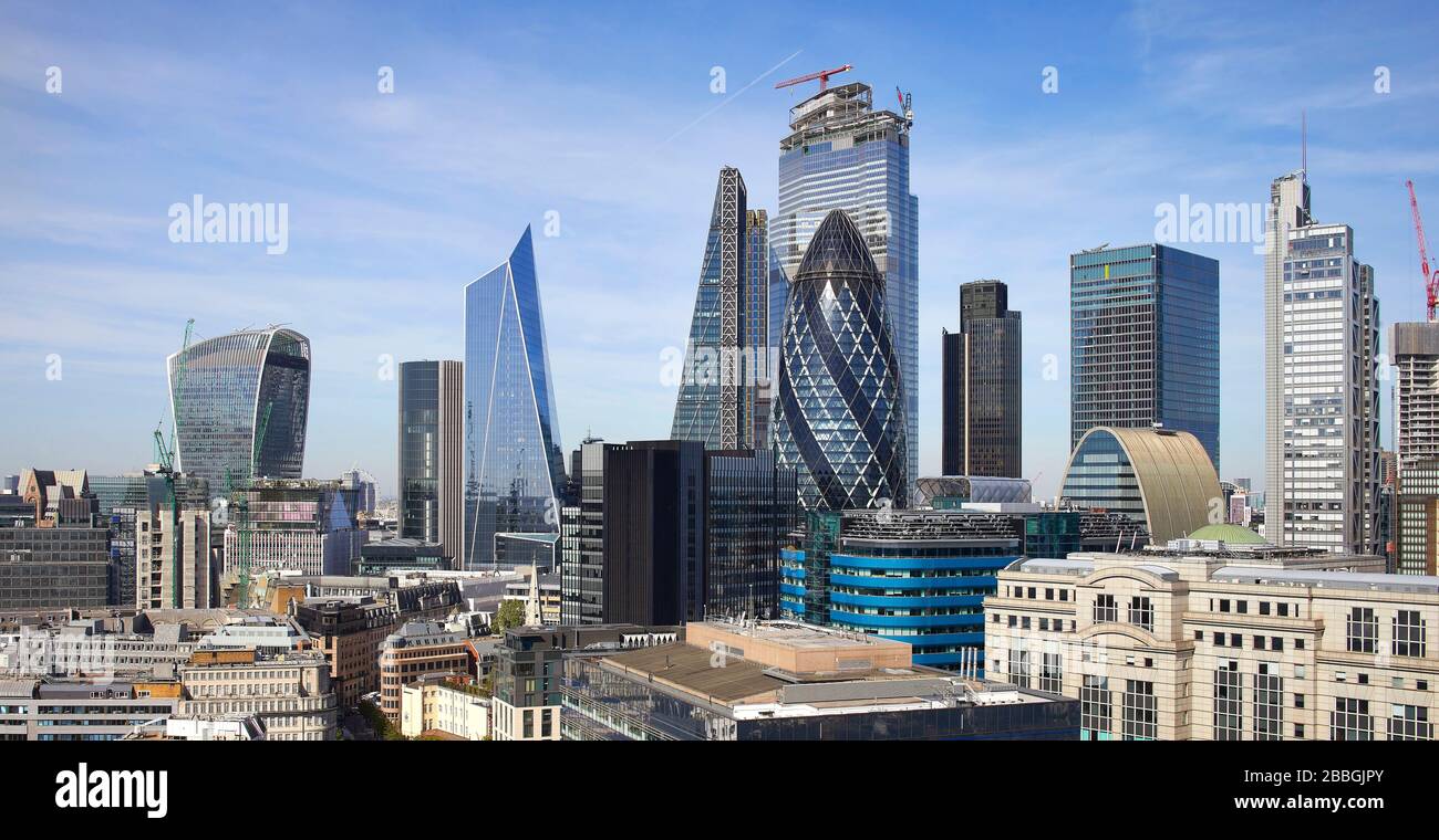 Elevated view of city skyline with iconic buildings. 52 Lime Street - The Scalpel, London, United Kingdom. Architect: Kohn Pedersen Fox Associates (KP Stock Photo