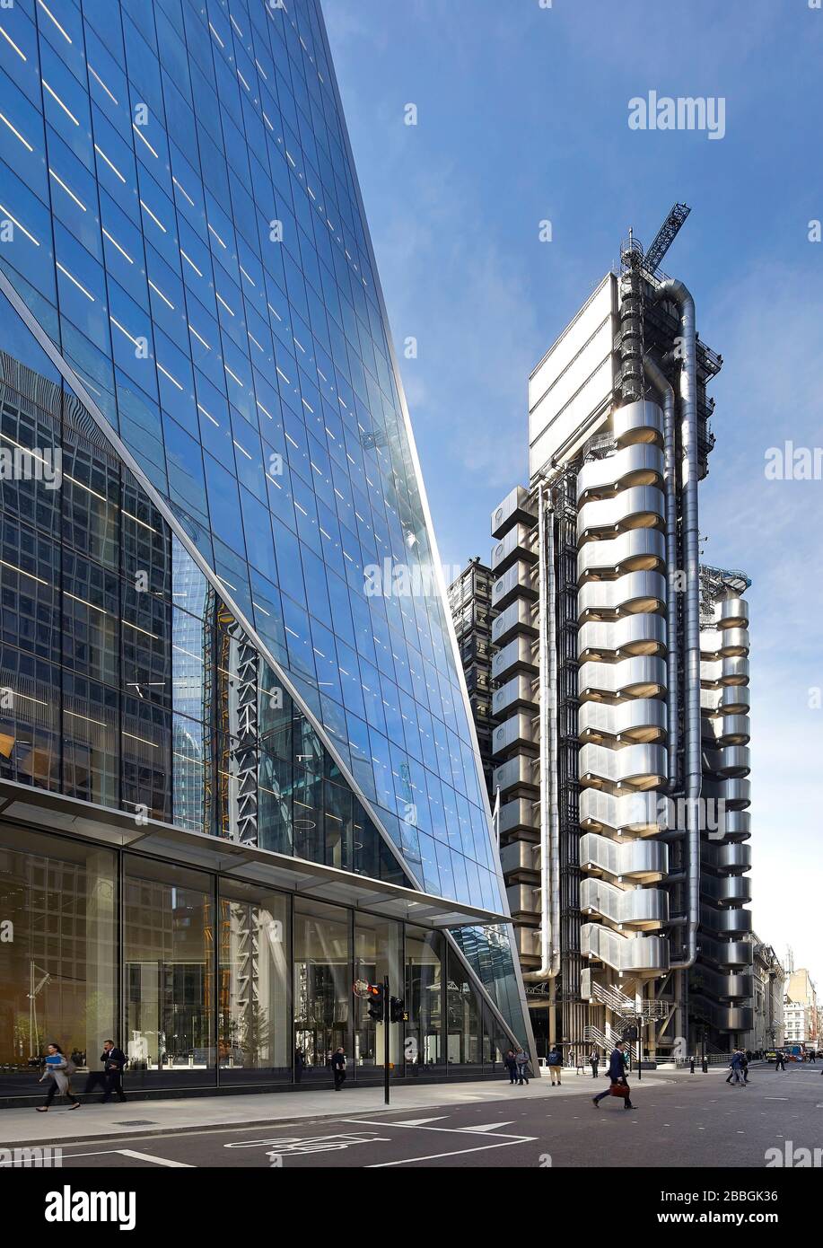 The Scalpel's reflective glazing and Lloyd's steel cladding. 52 Lime Street - The Scalpel, London, United Kingdom. Architect: Kohn Pedersen Fox Associ Stock Photo