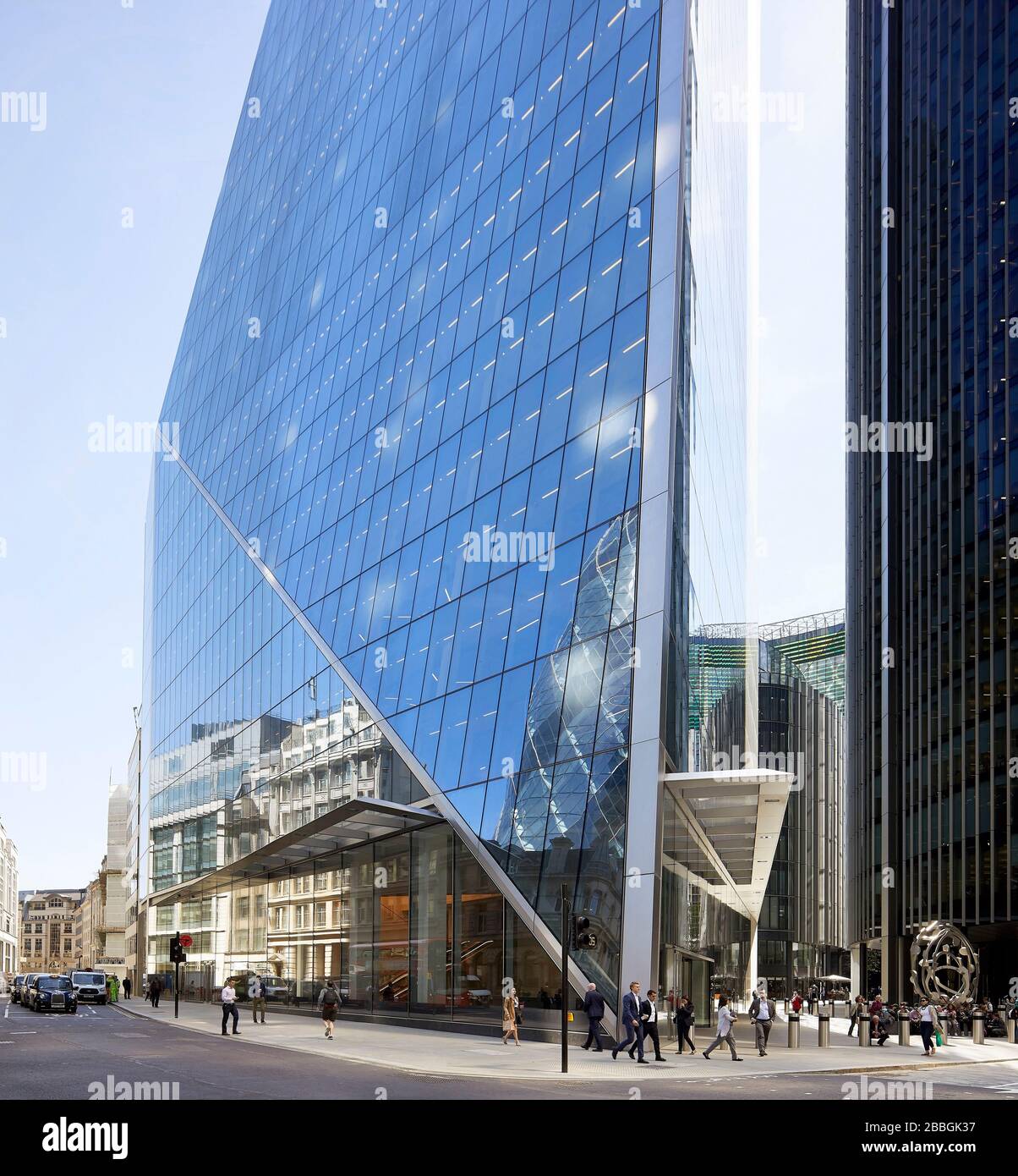 Corner view of reflective facade at Lime and Leadenhall Streets. 52 Lime Street - The Scalpel, London, United Kingdom. Architect: Kohn Pedersen Fox As Stock Photo