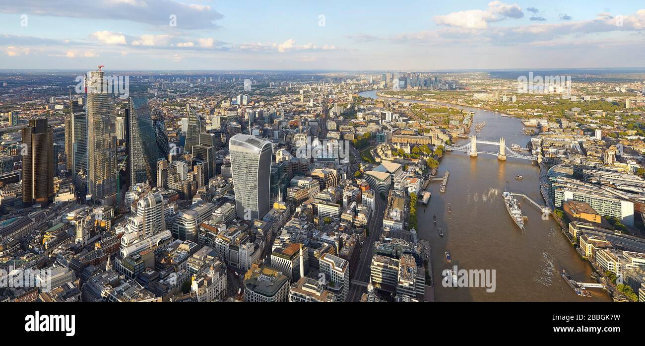 City sprawl from west with Thames. 52 Lime Street - The Scalpel, London, United Kingdom. Architect: Kohn Pedersen Fox Associates (KPF), 2018. Stock Photo