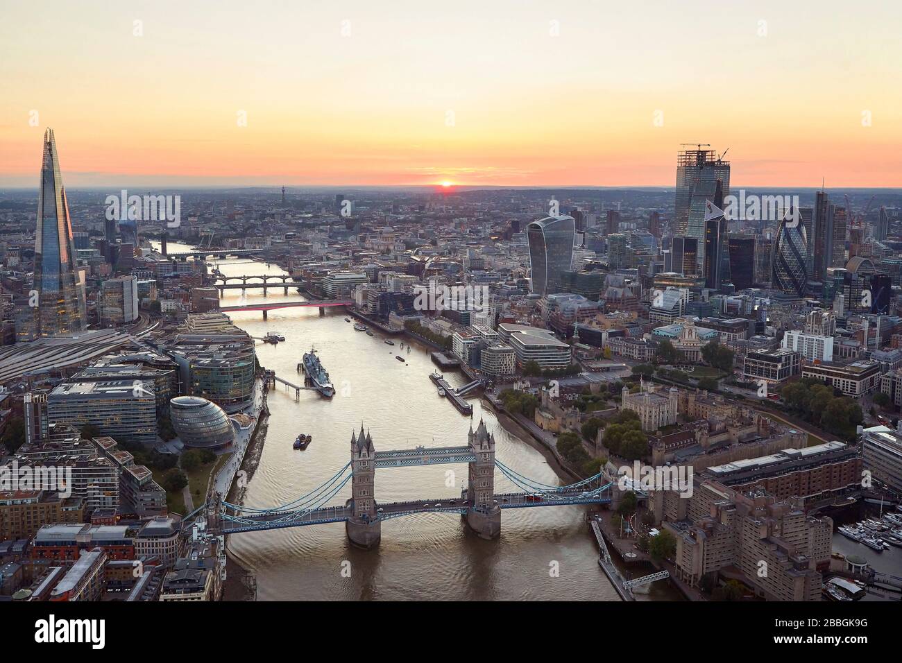 Sunset view from east with Tower Bridge. 52 Lime Street - The Scalpel, London, United Kingdom. Architect: Kohn Pedersen Fox Associates (KPF), 2018. Stock Photo