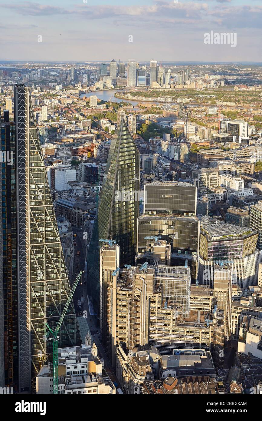 City cluster with Canary Wharf beyond. 52 Lime Street - The Scalpel, London, United Kingdom. Architect: Kohn Pedersen Fox Associates (KPF), 2018. Stock Photo