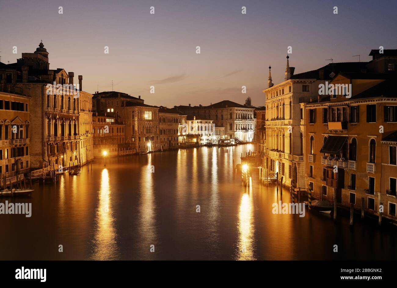 Night view historical buildings hi-res stock photography and images - Alamy