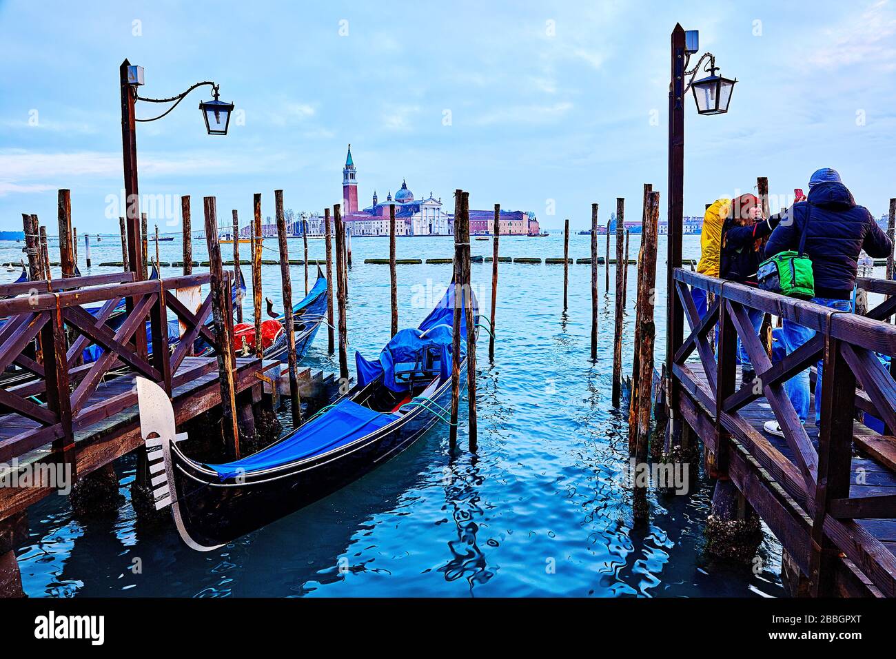 Backpackers, Venice, the capital of northern Italy’s Veneto region, is built on 118 small islands in a lagoon in the Adriatic Sea. It has no roads, ju Stock Photo