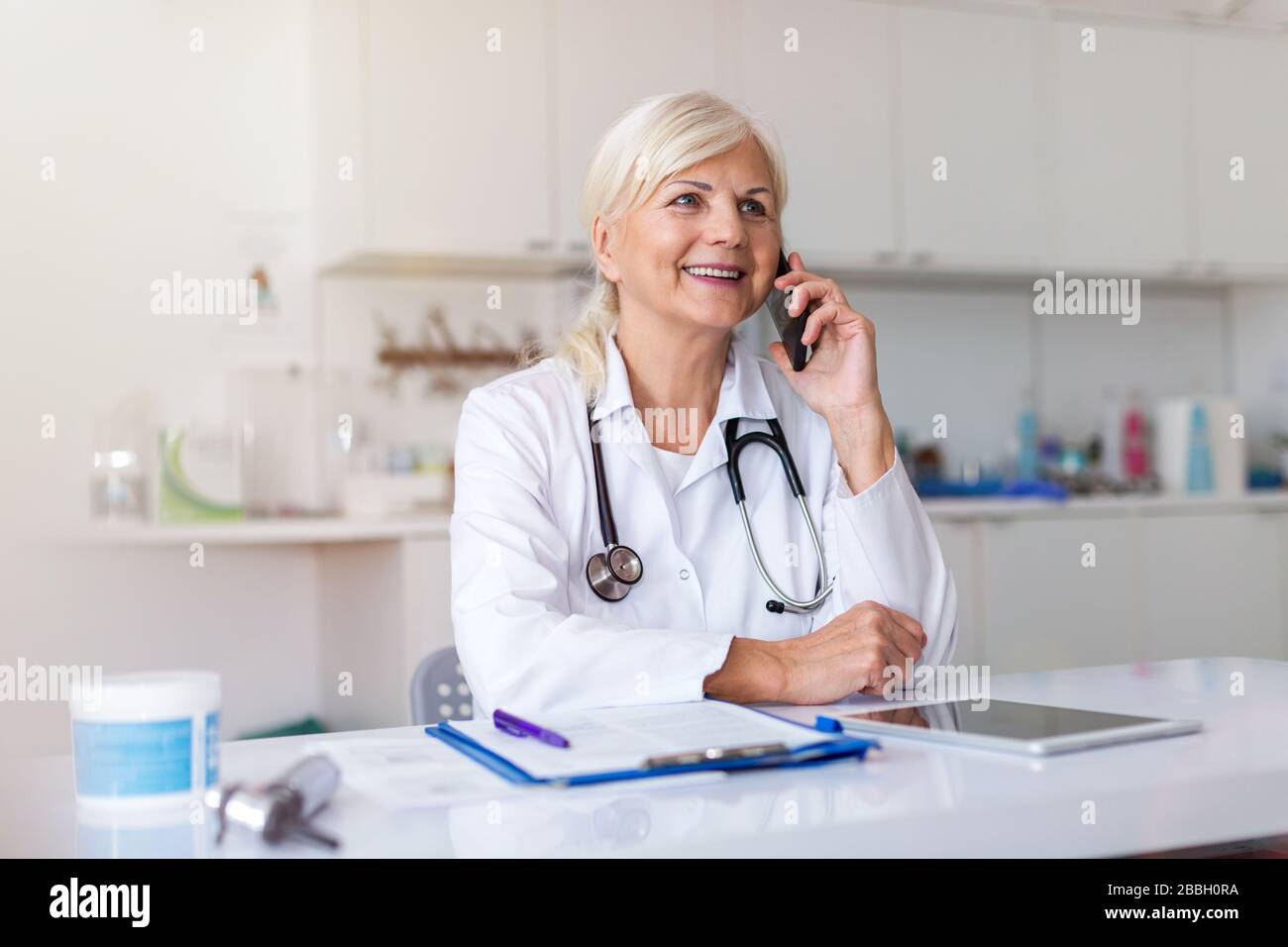 Senior caucasian female doctor hi-res stock photography and images - Alamy