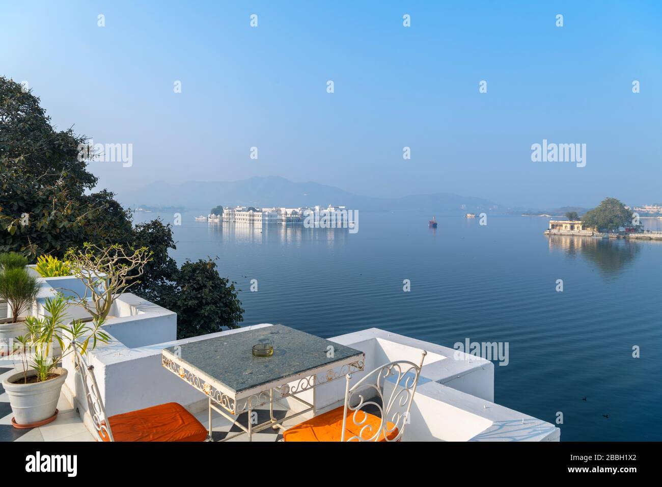 View over Lake Pichola and the Taj Lake Palace from the Jagat Niwas Palace Hotel in the early morning, Old City, Udaipur, Rajasthan, India Stock Photo
