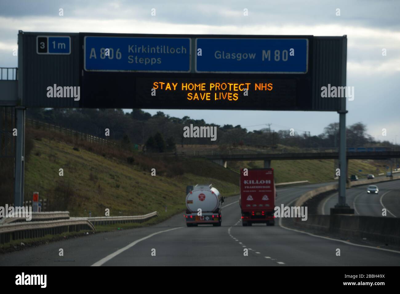 Cumbernauld, Scotland, UK. 31st Mar, 2020. Pictured: Motorway signs display the message, “STAY HOME PROTECT NHS SAVE LIVES” during the UK lockdown to stop the spread of the Coronavirus in which 1,993 people have now tested positive for the virus and 60 people have died from the virus. Credit: Colin Fisher/Alamy Live News Stock Photo