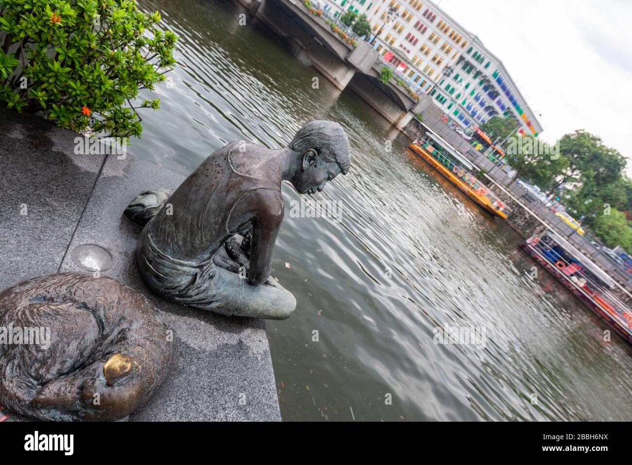 Sculpture Fishing At Singapore River by Chern Lian Shan, The Riverwalk